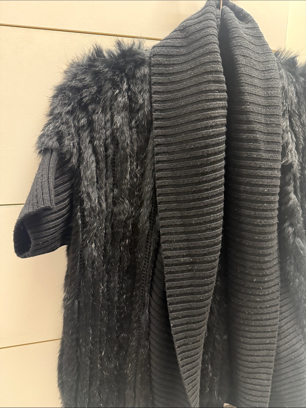 Elegant Black Faux-Fur Trim Open-Front Shrug - Picture 4 of 4